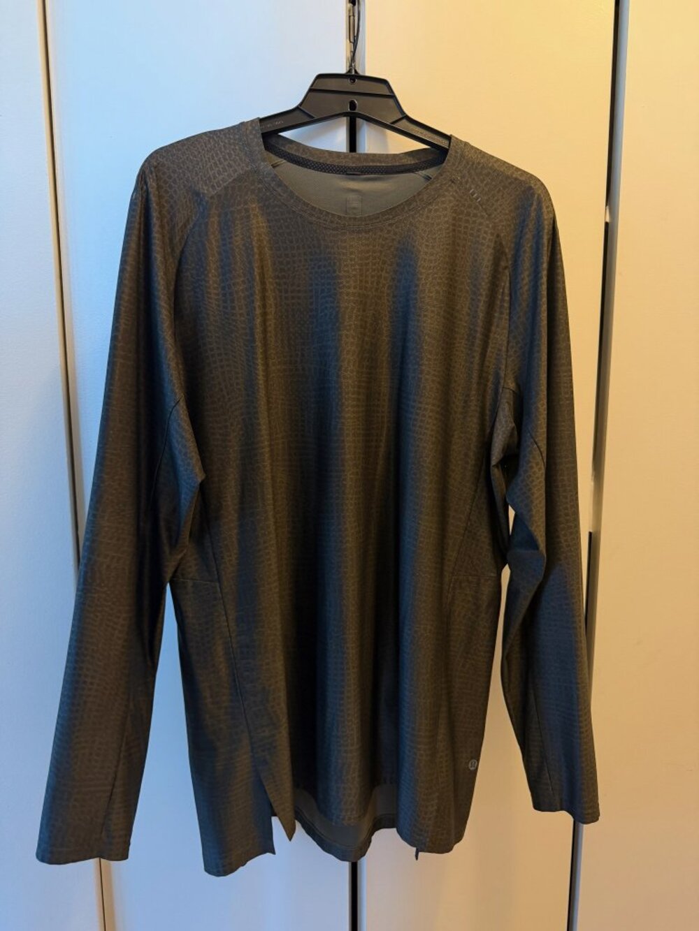 Lululemon License to Train Long Sleeve Shirt Men's XL Army Green Graphite Grey